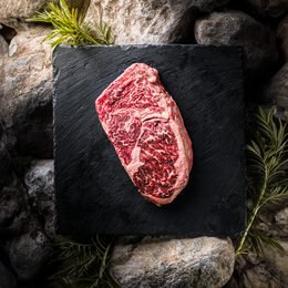 Wagyu striploin BMS 6