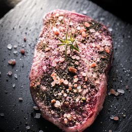 Wagyu striploin BMS 9++